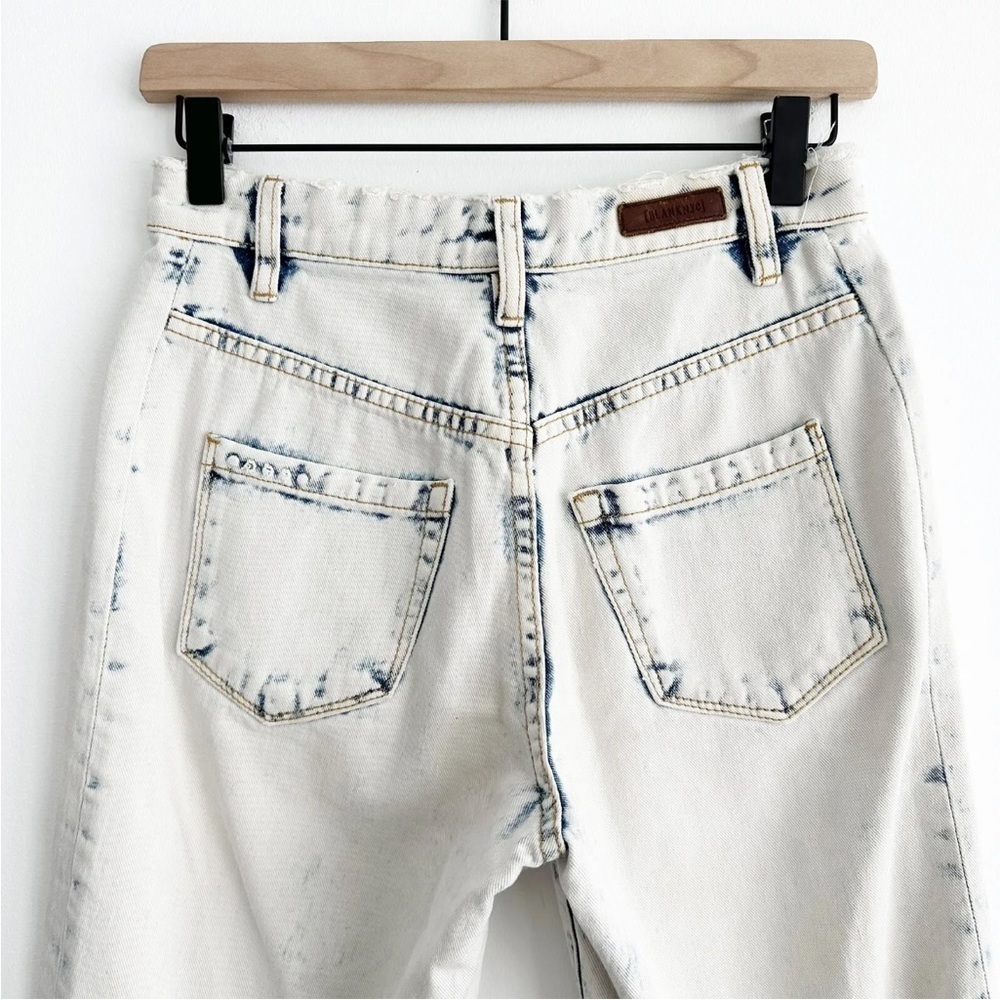 Blank NYC Women's High Waisted Front Pleat Acid Wash Distressed Jeans Size 25 - Picture 4 of 14